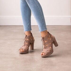 Naturalizer Strappy Tan Heels
